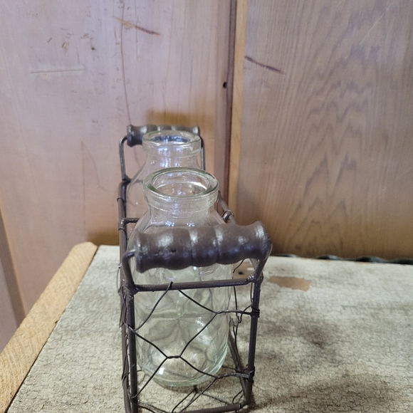 NWT 2 Bottles W/Wire Crate - Picture 3 of 3